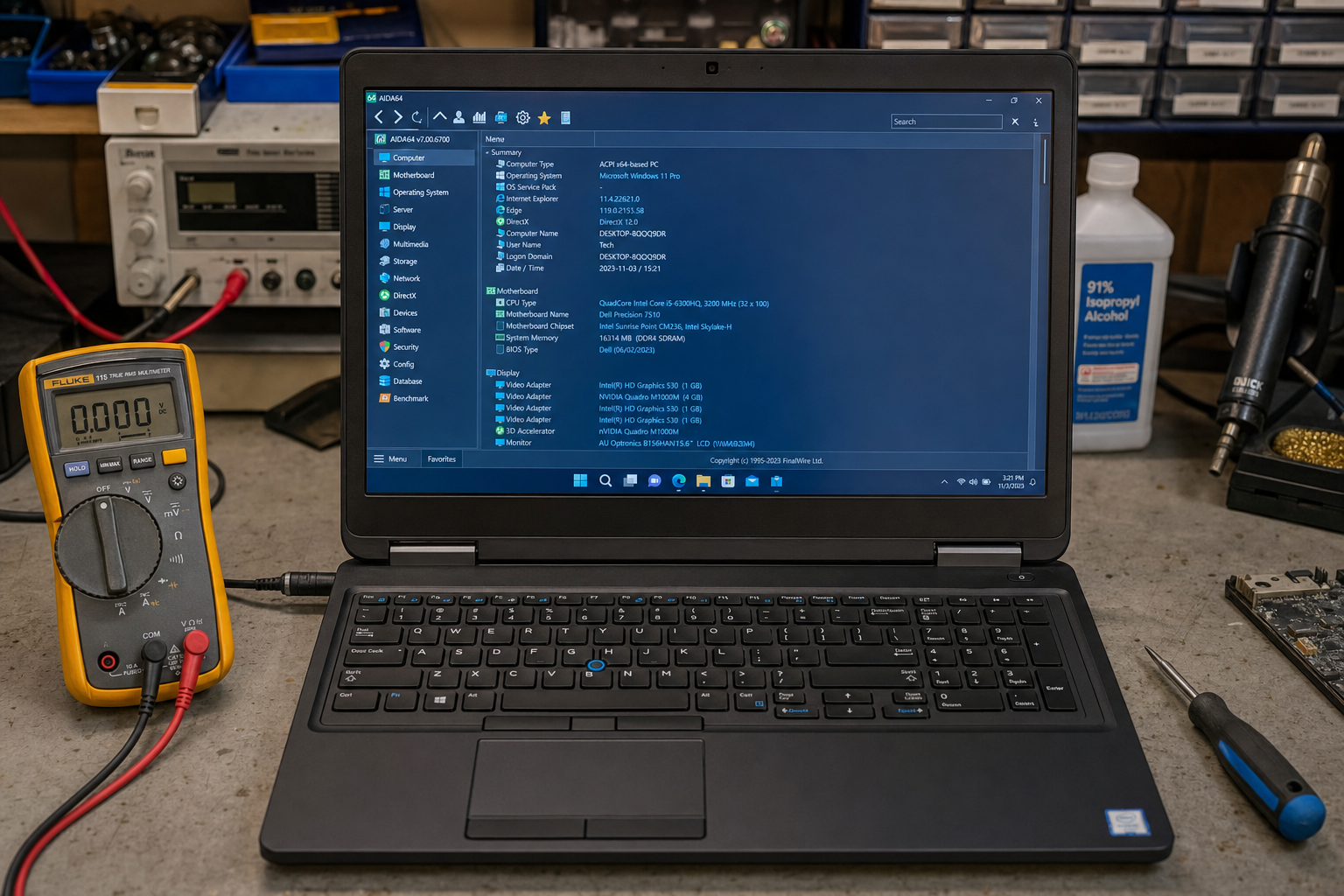 Laptop op werkbench met diagnose software